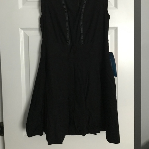 Little black dress - Picture 6 of 7